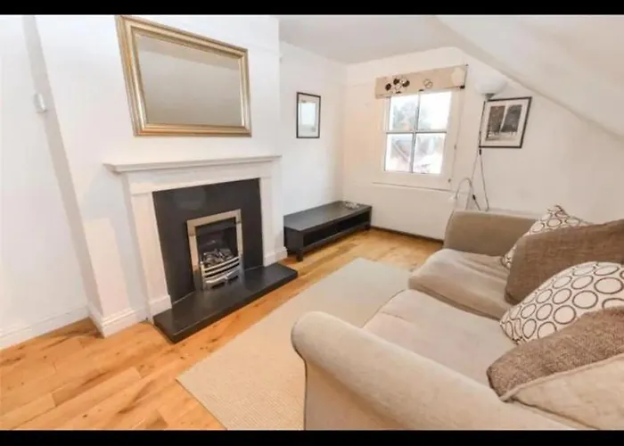 Top Floor Apartment Bishops Stortford Station